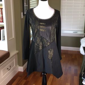 Stunning French Tunic. Excellent/new black large